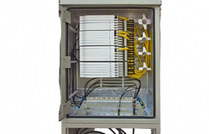 Шкаф с цоколем ВОКС-УФП-720(30П) с кронштейном и органайзером (корпус)