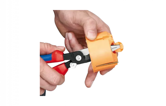 KN-1392200	Клещи электромонтажные, 6-в-1, 200 мм, защёлка-"собачка", фосфатированные, 2-комп ручки