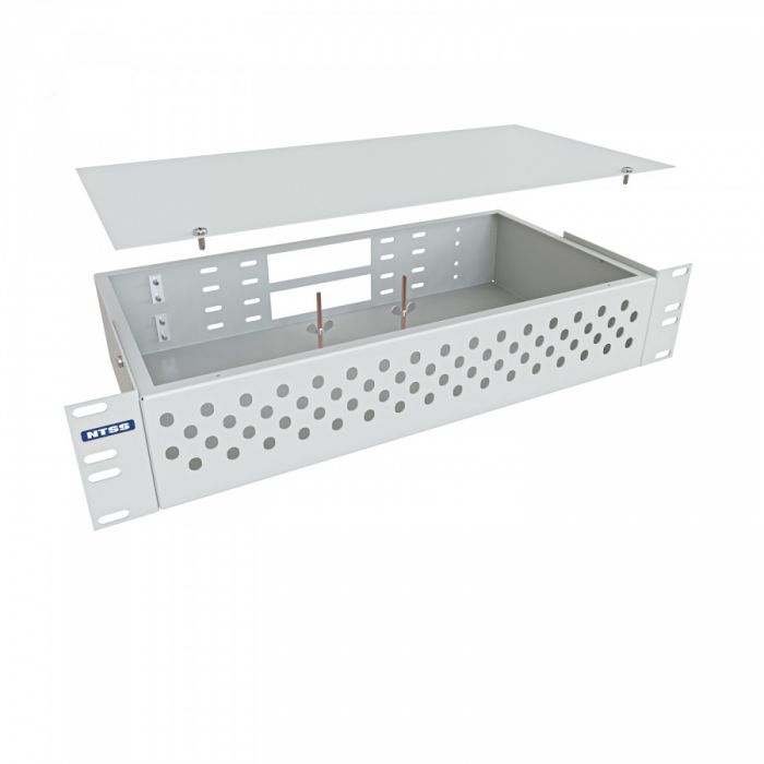 Кросс NTSS оптический 19'' укомплектованный 2U, 64 порта ST/UPC, 50/125 мкм (сплошная панель, сплайс-кассета 2шт, пигтейлы, КДЗС, адаптеры) серый RAL 7035