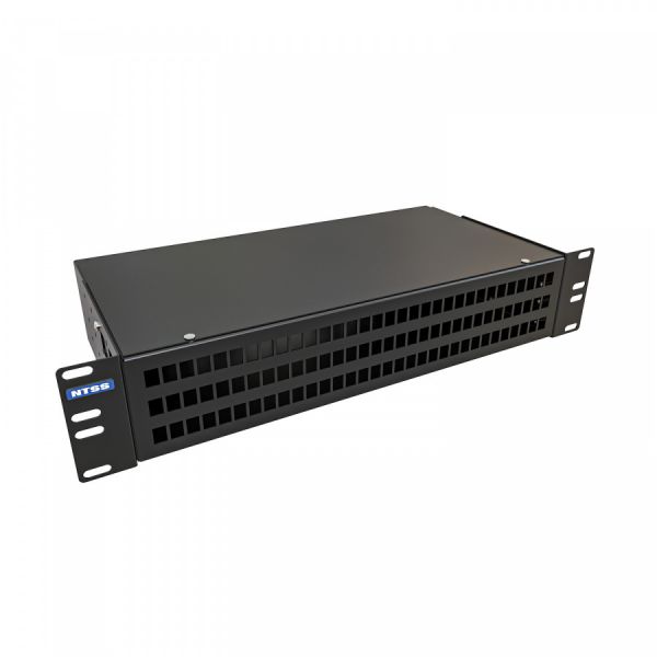 Кросс NTSS оптический 19'' укомплектованный 2U, 96 портов SC/UPC, 50/125 мкм ОМ3 (сплошная панель, сплайс-кассета 3шт, пигтейлы, КДЗС, адаптеры) черный RAL 9005