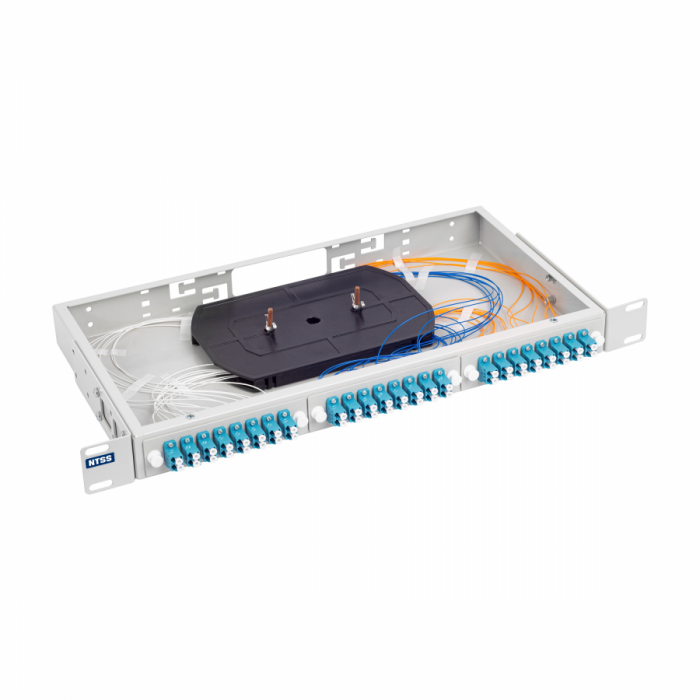 Разветвитель NTSS PREMIUM сплавной 16*1х2 (70/30) оконцованный LC/UPC 9/125, буфер 0.9мм 1310/1550 установлен в 19" 1U кросс