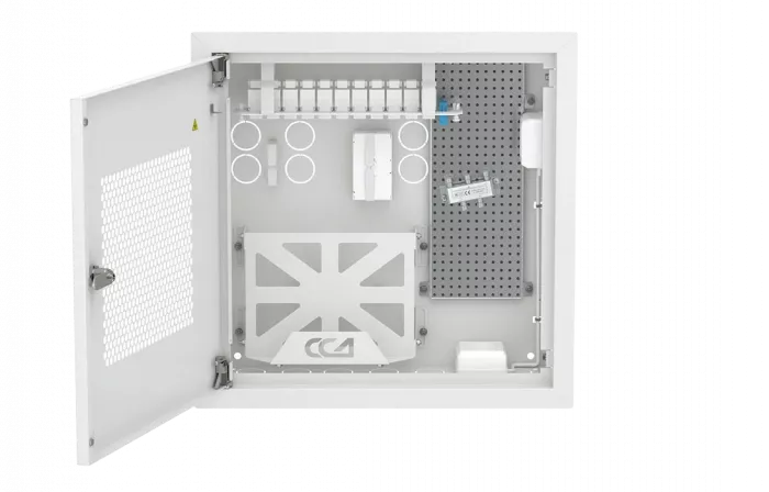 Шкаф квартирный телекоммуникационный встраиваемый с радиопрозрачной дверцей ШТ-НСс 2+1 патч-корд, делитель 1х3 ССД